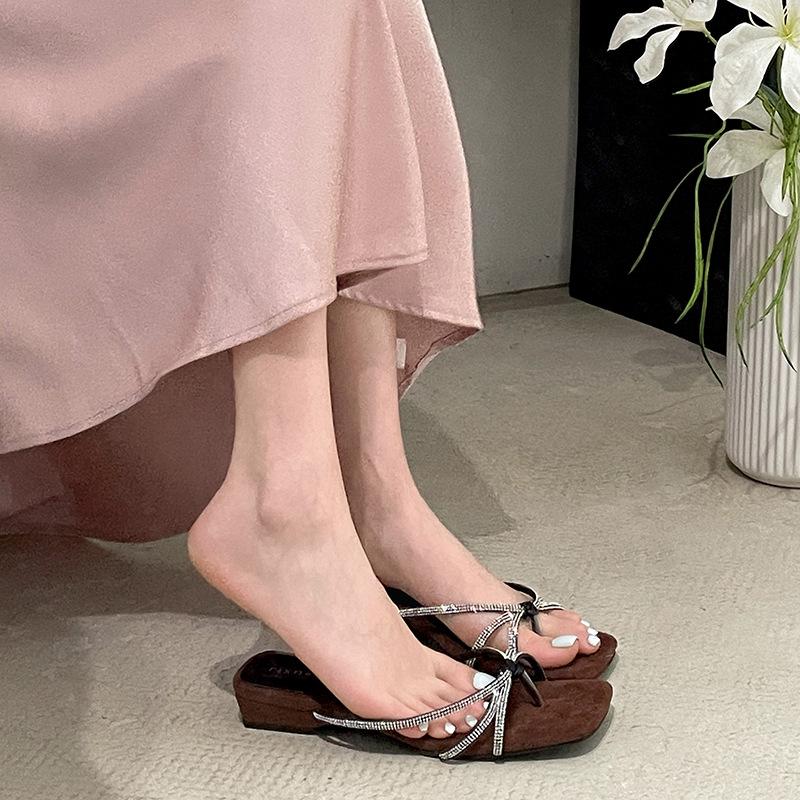 Fashion temperament silver fairy style low heel one-word slippers women's summer wear 2025 new with skirt cool slippers