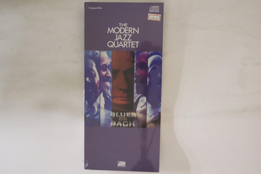 CD MODERN JAZZ QUARTET - Blues On Bach (Longbox) 16522 ATLANTIC US Jazz Used