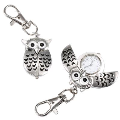 Montre de poche à quartz à chiffres romains vintage Montre en forme de hibou Boîtier argenté Pendentif collier Porte-clés Montre à chaîne Cadeau de Noël pour hommes et femmes