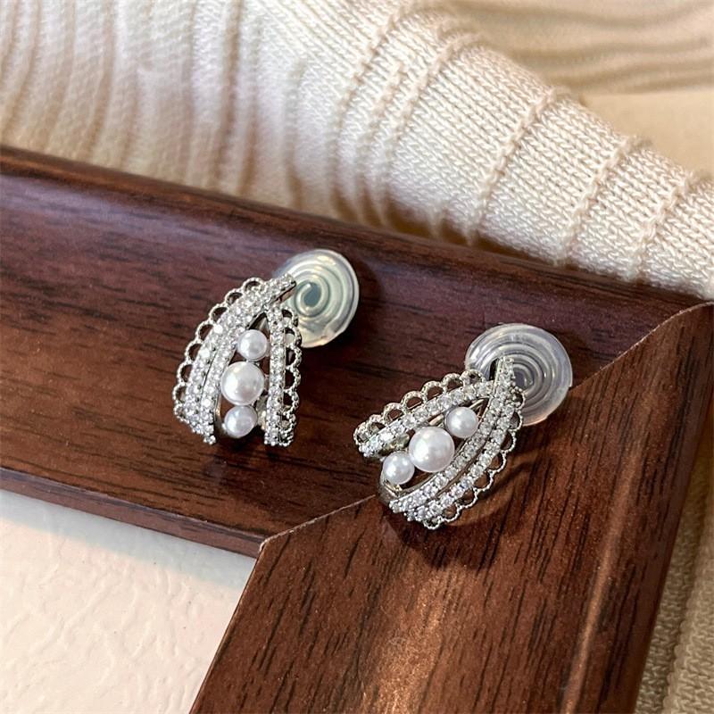 Micro-set Lace Pearl Stud Earrings for Women - Sophisticated and High-end, Unique Design, Versatile and Simple Earrings for All Occasions.