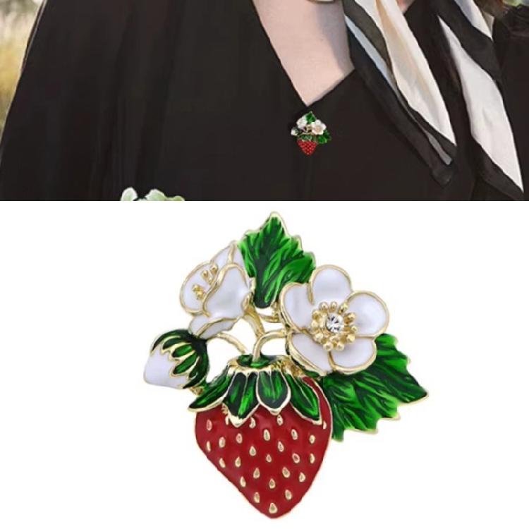 Rhinestones Strawberry Brooch Fashionable Handmade Lapel Pin Breastpin Fruit Jewelry Accessories for Women and Men