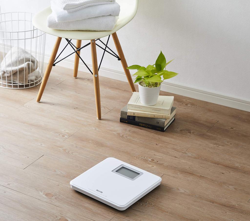 TANITA Body Powers On When You Step On A4 Backlit Scale, Small, White, HD-662-WH, It, Approx. Size,