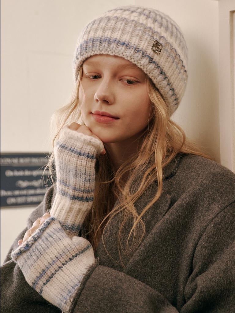Olinkeompeulliteu Journey Of Sky Sunny Day Beanie & Warmer Set