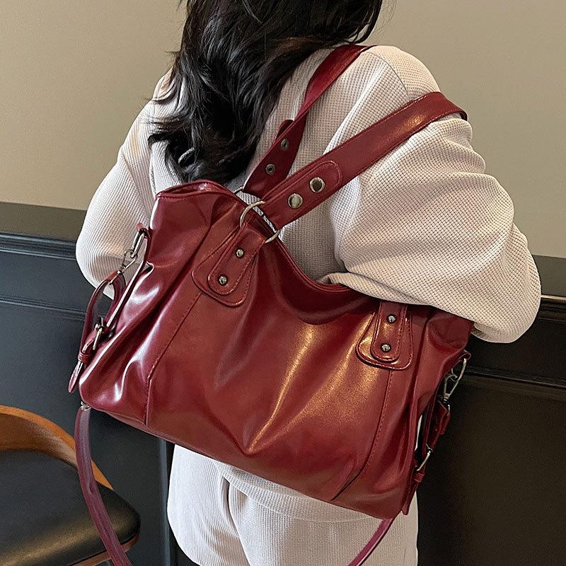 High-quality European, American Retro Wasteland Wind Portable Tote Bag Large Capacity High-grade Temperament Soft Leather Messenger Bag