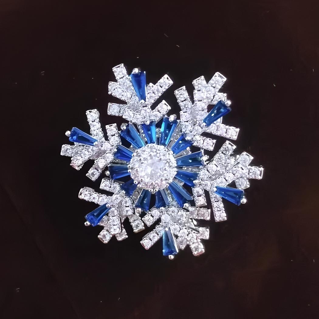 

Luxury comes and goes brooch high-end women s exquisite rotating snowflake pin design sense brooch suit accessories