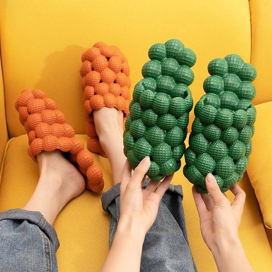 Sandals Fashion Massage Mesh Sandals and Slippers New Trend Slippers Men