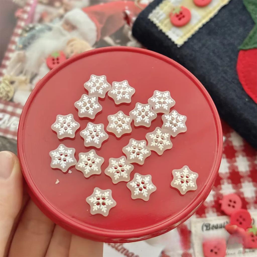 10ks Roztomilé kreslené rajče sněhová vločka Plastové knoflíky Dětský kabát Cardigan Knoflík DIY Dekor Dívka Dětské oblečení Šicí doplňky