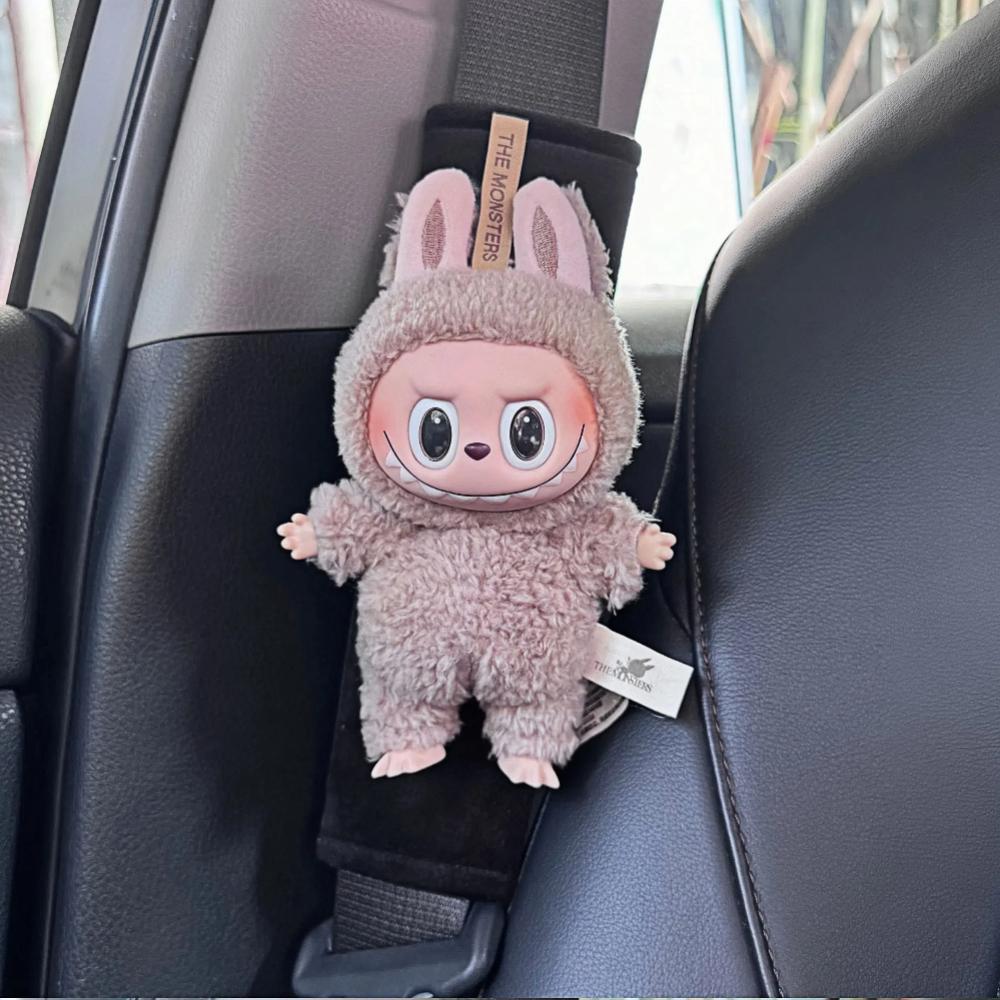 

Мультяшный плюшевый чехол на ремень безопасности в стиле Лабубу - Мягкая кукла-протектор для плеча с безопасным зажимом, Милые аксессуары для интерьера для взрослого ребенка
