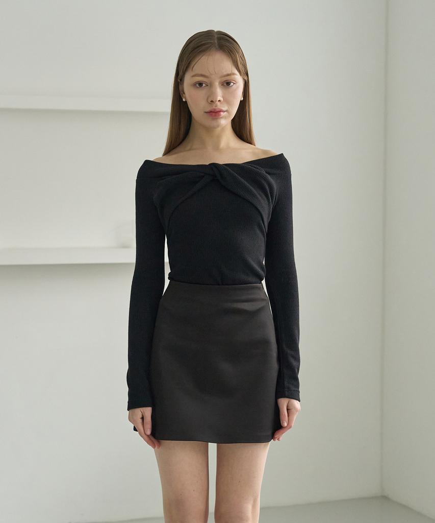 5OML Twisted Off-Shoulder Long Sleeve (Black)