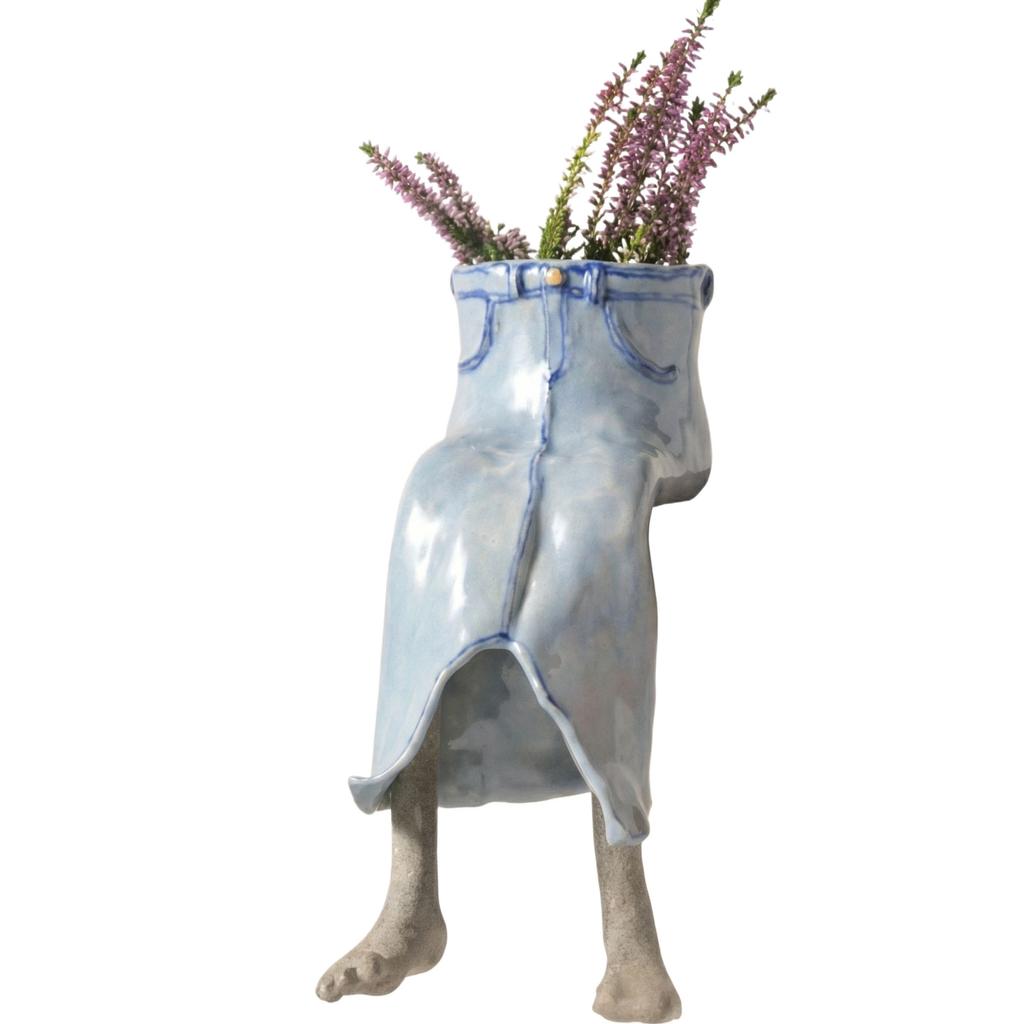 Acest ghiveci de flori din rășină, cu un design unic și partea inferioară distinctivă, va deveni un punct de atracție în casa, grădina, terasa sau decorul dumneavoastră.