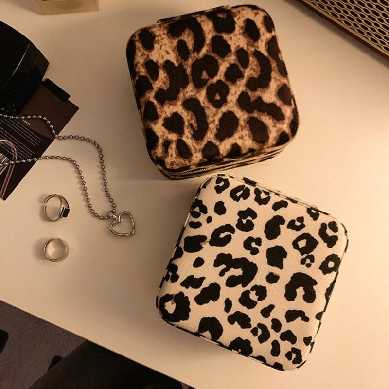 Portable Leopard Print Jewelry Pouch Trendy Leopard Print Jewelry Carriers Soft Storage Case for Business and Leisure