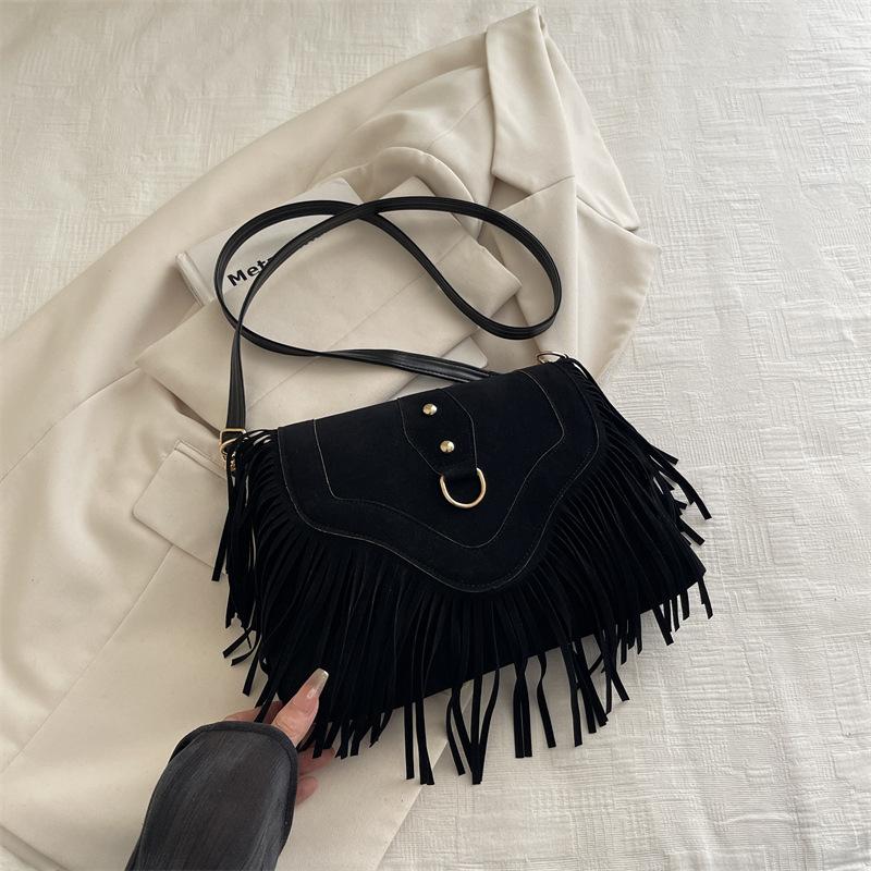 

Retro matte texture fringed saddle bag autumn and winter new women s bag fashion casual shoulder messenger square bag