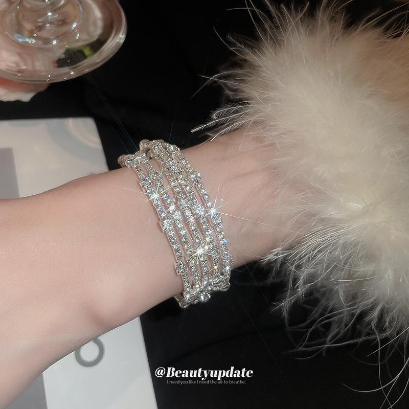 Zarif Çok Katmanlı İnci ve Rhinestone Esnek Bileklik: Zarif Üst Düzey Moda Takıları