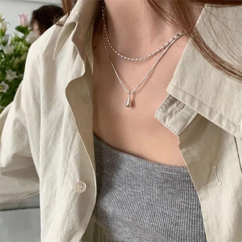 Double-layer Water-drop Pendant Necklace - A Unique and Stylish Small-scale Design for Women, Featuring An Elegant and Fashionable Collar Chain.