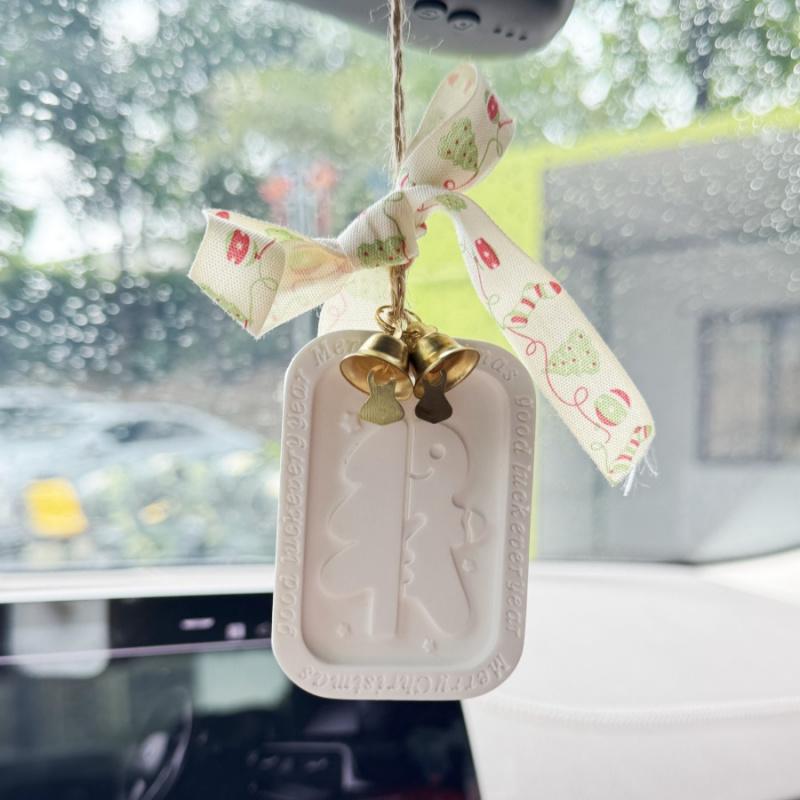 1pcChristmas Gingerbread Man Car Plaster Aromatherapy Car Interior Hanging Decoration Bathroom Bedroom Wardrobe Diffuser Stone D