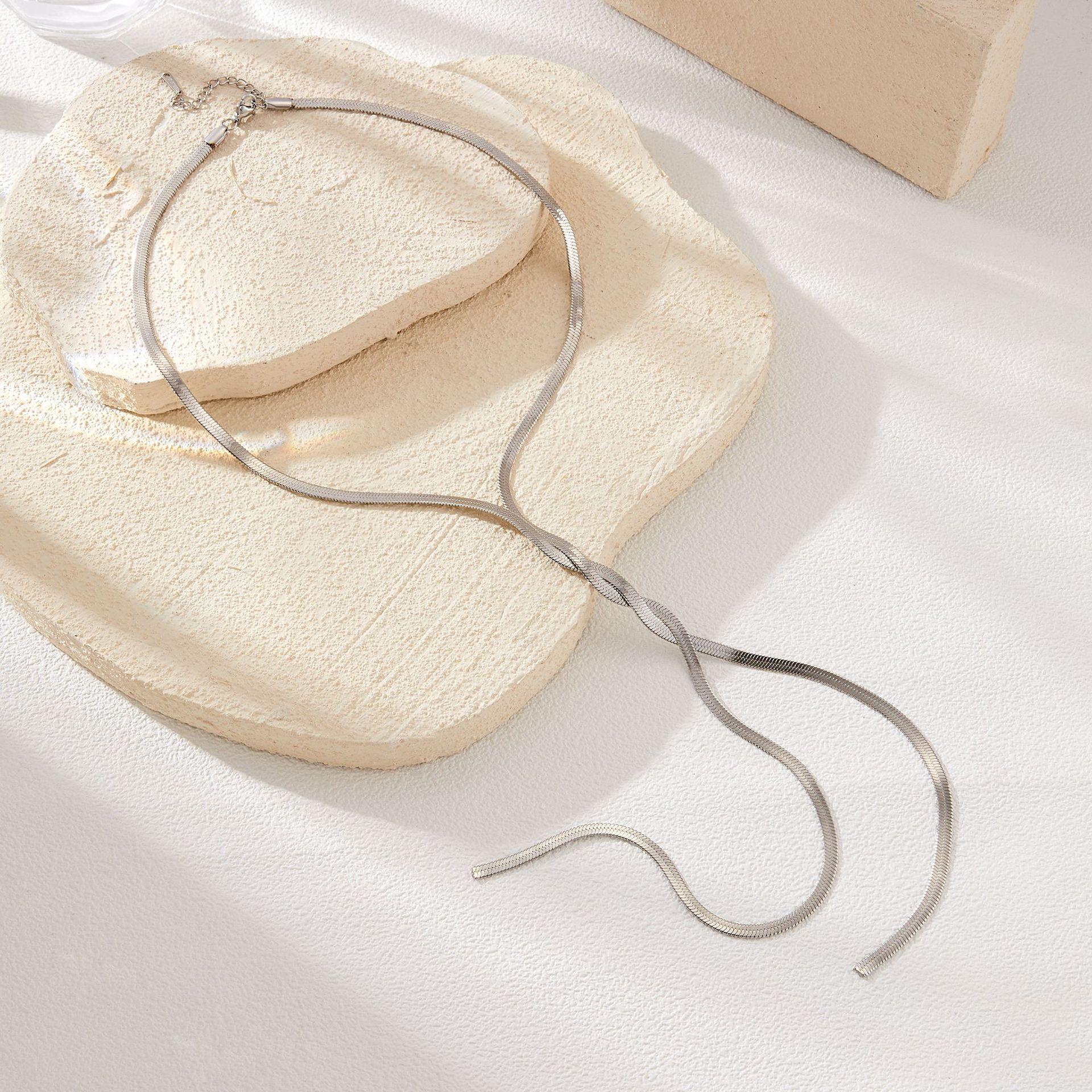 

Уникальное колье-цепочка «змейка» в холодном стиле с ярким геометрическим дизайном и модными кисточками для женщин Silver