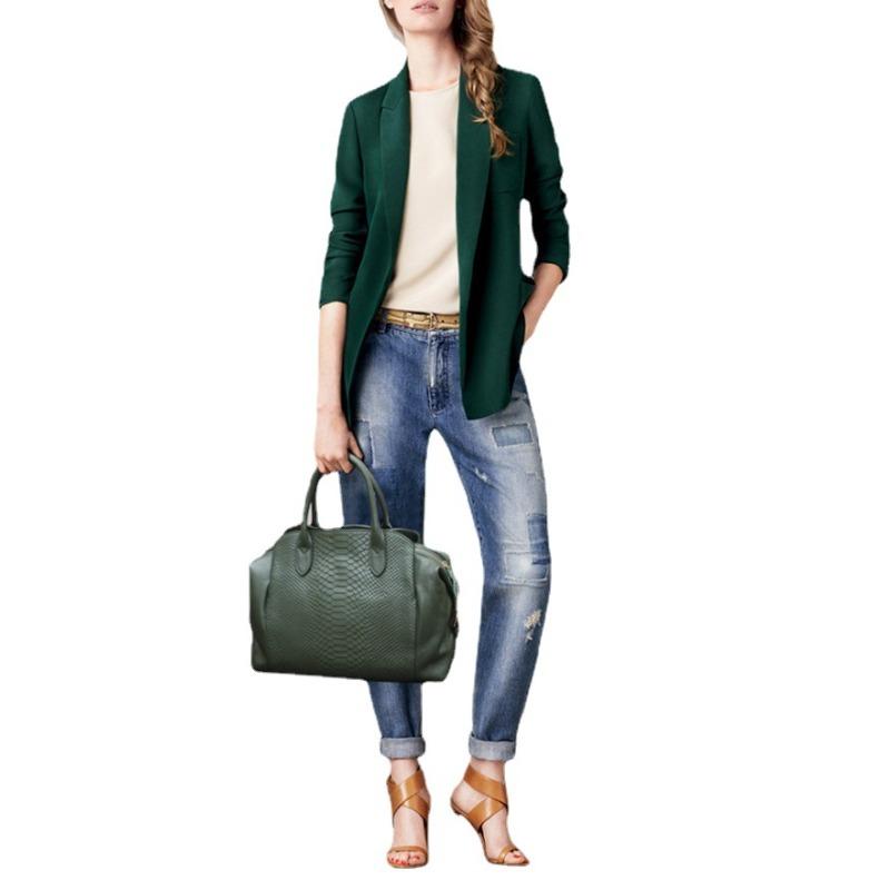Retro crocodile pattern women's bag plus genuine leather locomotive bag, large-capacity messenger handbag.