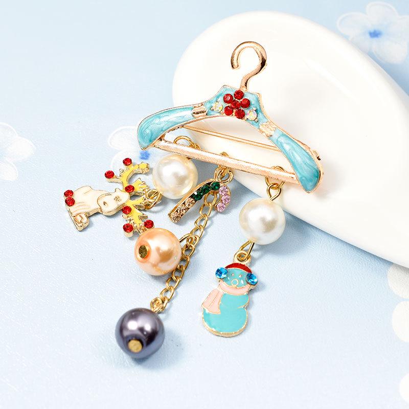 Creative Xmas Style Hanger Brooch with Elk Pearl Pocket Pendants Exquisite Shimmer Decoration Gift