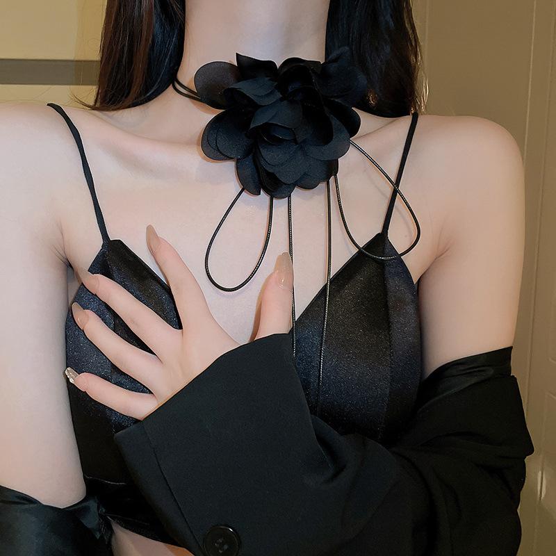 

Bohemian vacation wind beaded necklace light luxury personality collarbone chain necklace