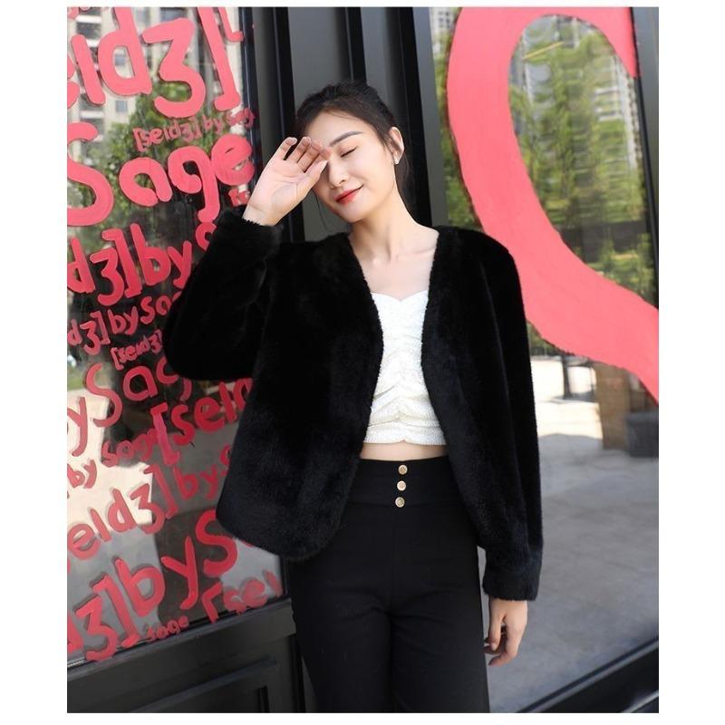 

Women s Beige Faux Fur Cropped Jacket V Neck Warm Winter Coat S чорний