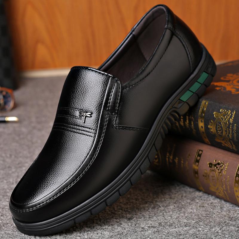 

Мужские кожаные туфли бренда Hy Dragonfly 2025 года, новые, из натуральной кожи, с мягкой подошвой, из воловьей кожи, с толстой подошвой, для людей среднего и пожилого возраста, нескользящие и износостойкие 44