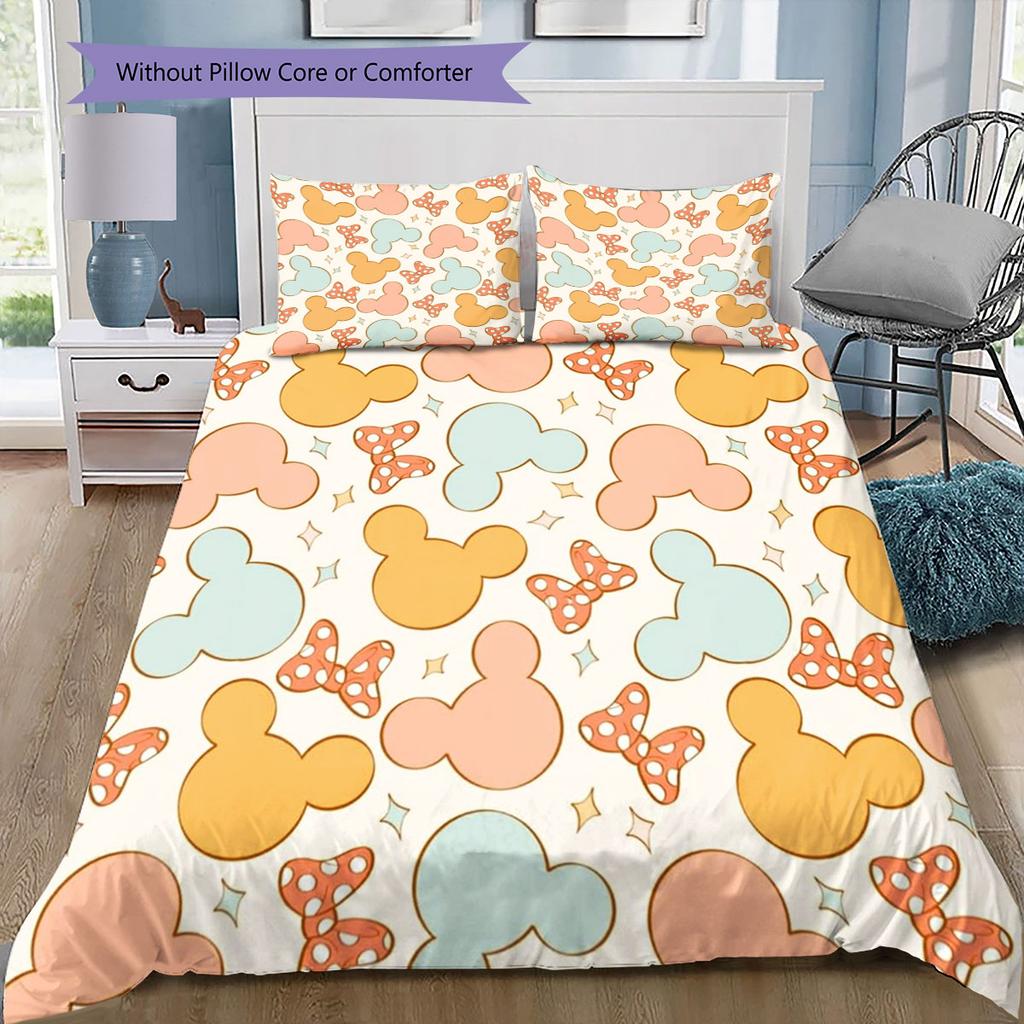 A Soft, Creamy Mickey & Minnie Print Bedding Set – The Perfect Choice for Decorating A Child's Bedroom. Comfortable and Warm.