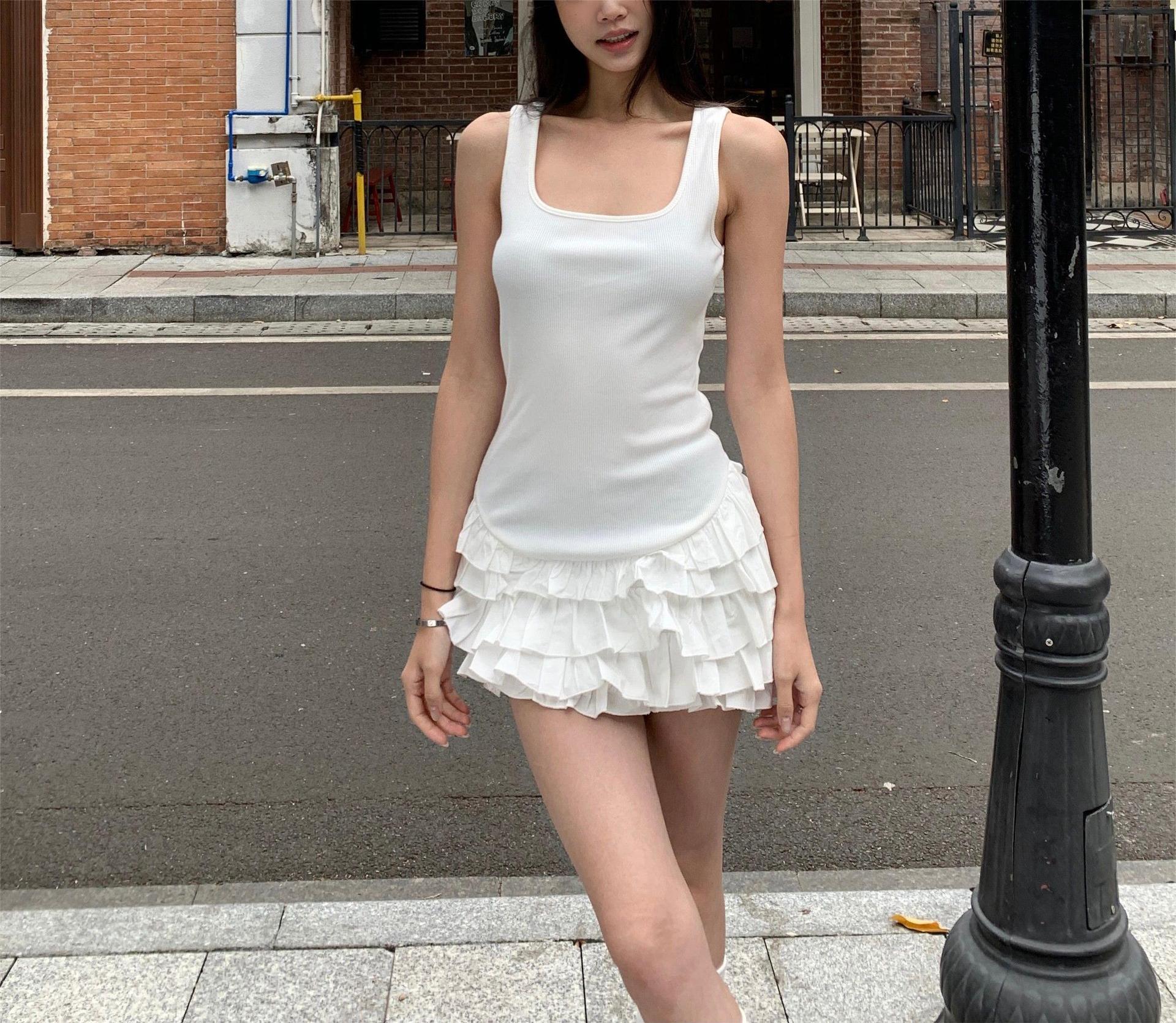 Elegant French-Style White Square Neck Sleeveless Dress with Waist-Cinched Layered Skirt - Spring/Summer 2026 Collection Medium белый