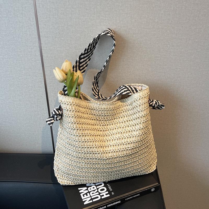 Boho Chic Large Woven Straw Tote Bag for Women Commuter Handbag Shoulder Bag, Perfect for Spring Outings, Beach Tote Bag