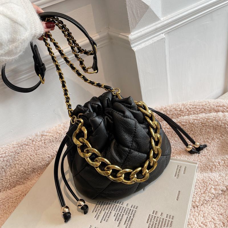 New Arrival Fashionable Diamond-patterned Chunky Chain Bucket Bag Women's Shoulder Crossbody Bag Simple Drawstring Wrinkled Bag