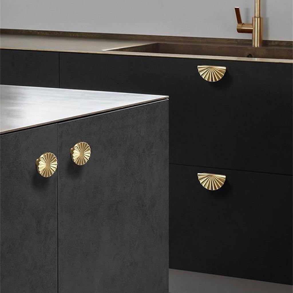 Pack of 6 Cabinets Knobs Brushed Brass Zinc Alloy Round Drawer Handle for Closet Dresser and Wardrobe Decoration