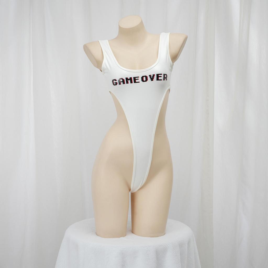 "Druhý rozměr": Sexy lakované jednodílné cyber bikini šaty s vysokým rozparkem - Bez zad"