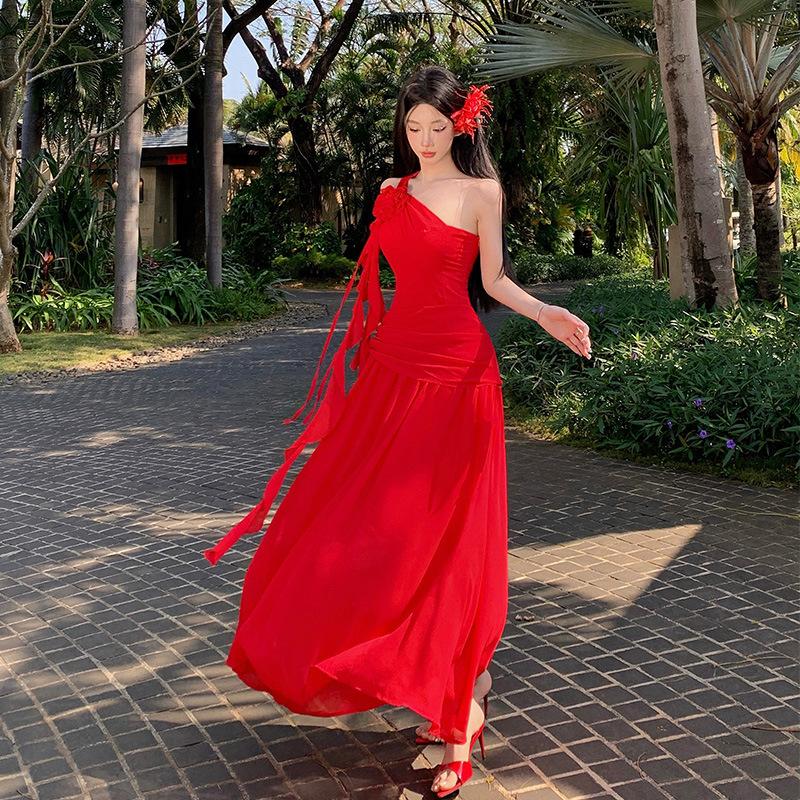 Summer Spice Girl Red White Dress Slant Shoulder Northwest Travel Seaside Vacation Long Dress Desert Travel Wear