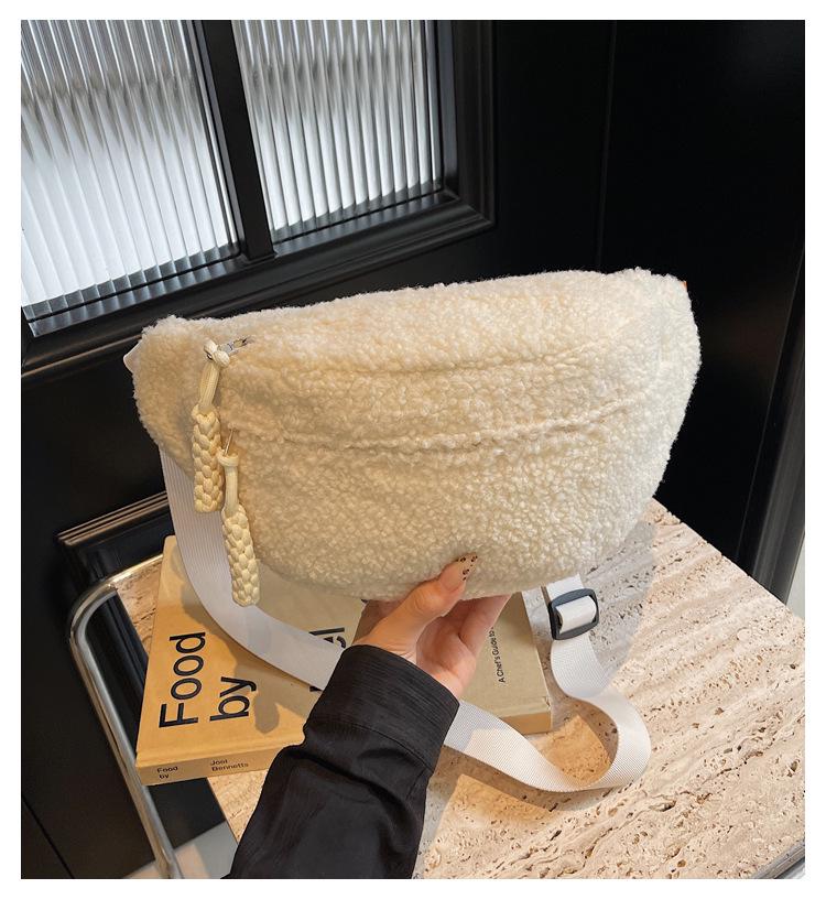 Lambswool Plush Crossbody Bag: 2024 Winter Versatile Small Chest Bag for Women In Solid Colors