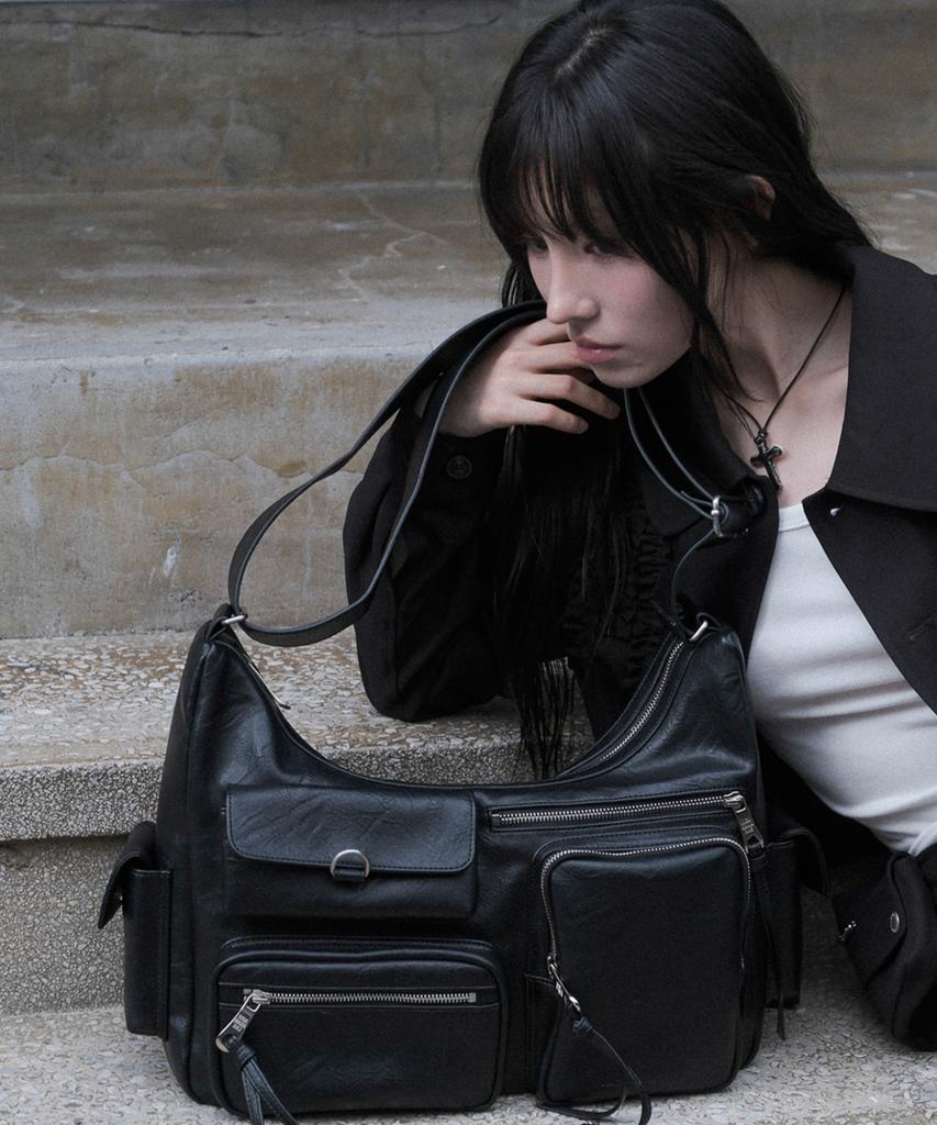 Iugamakaras Multi Pocket Leather Bag (Black)