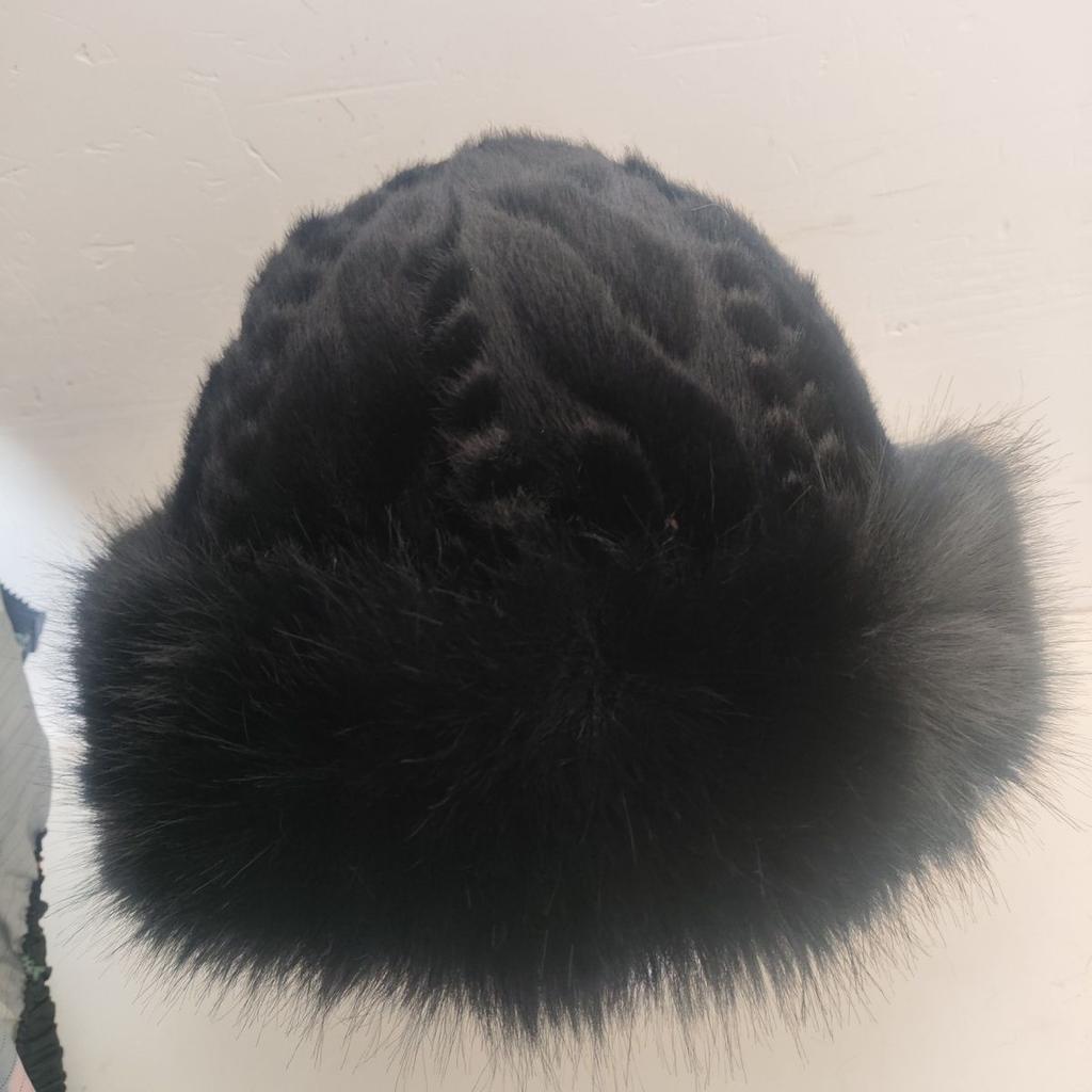 New Plush Beanie Outdoor Warmth Cold Protection and Versatile Style Women's Hat