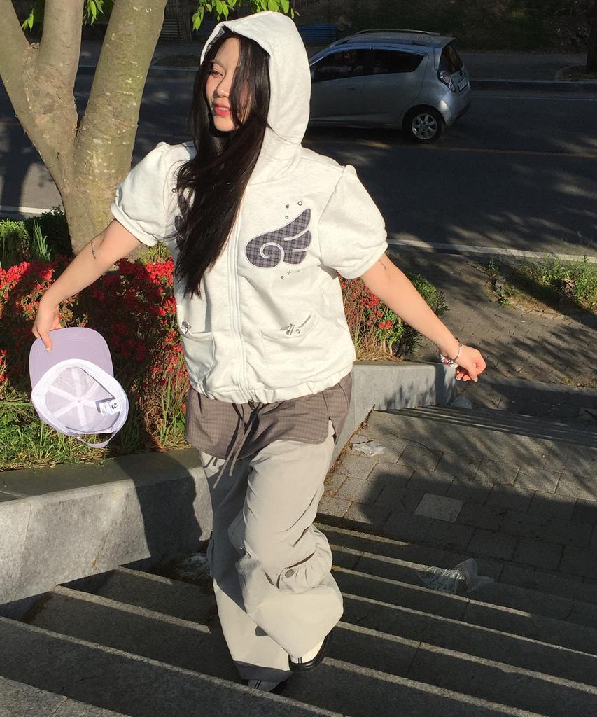 Some Place Angel Hoodie Check Contrast Detail Pocket Drawstring Puff Short Sleeve Zip-Up Hoodie [Baekmerange]