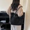 Retro casual large-capacity underarm bag women's 2025 new suede tote bag simple shoulder commuter bag