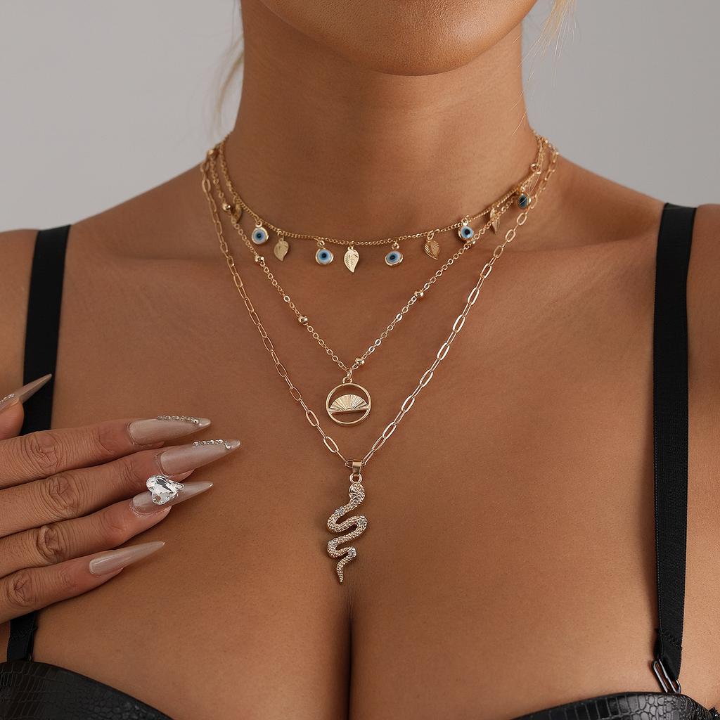Accessoires Pendentif Œil du Diable Sépentine Chaîne Claviculaire Design Créatif Collier Multicouche Accessoires