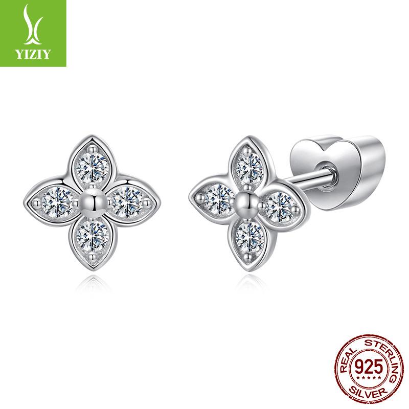 Small Fresh Four-Leaf Clover Moissanite Stud Earrings, Exquisite And Elegant Lucky S925 Silver Stud Earrings.