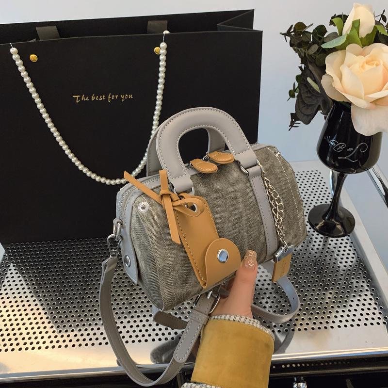 

Трендовая женская сумка-бостон 2025 - Высококачественная сумка-подушка, Модный стиль южного ветра серый