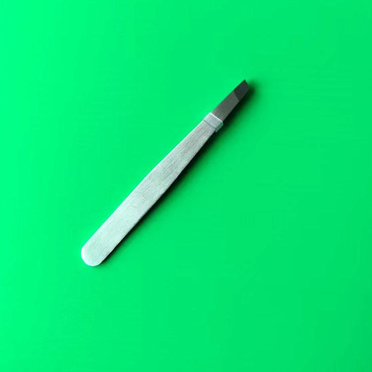Stainless Steel 90 Grit Slanted Tip Eyebrow Tweezers for Trimming & Makeup.