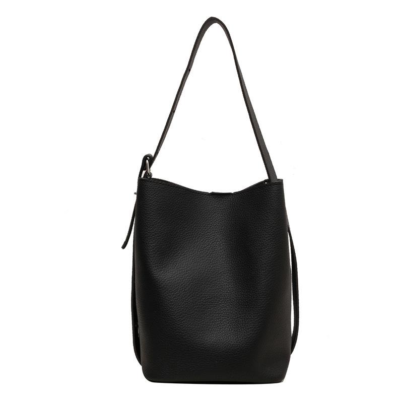 

Французское ретро ведро большой вместимости для дома, ниша 2025, новая сумка премиум-класса с текстурой для матери и ребенка, на плечо/под мышку чёрный