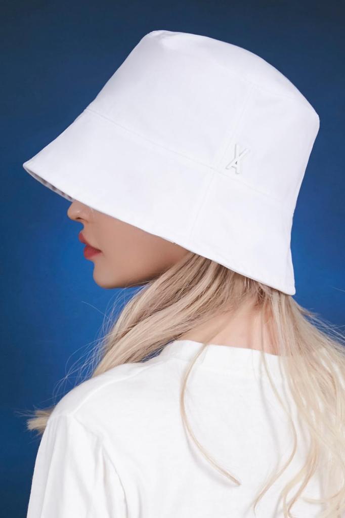 Stud drop over fit bucket hat White [VARZAR]