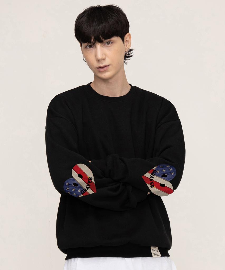 GRAVER [Unisex] Elbow American Flag Smile Heart Sweatshirt_Black