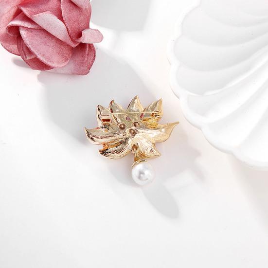 Women Brooch Lotus Flower Shape Faux Pearl Decor Contrast Color Realistic Flower High-End Luxury