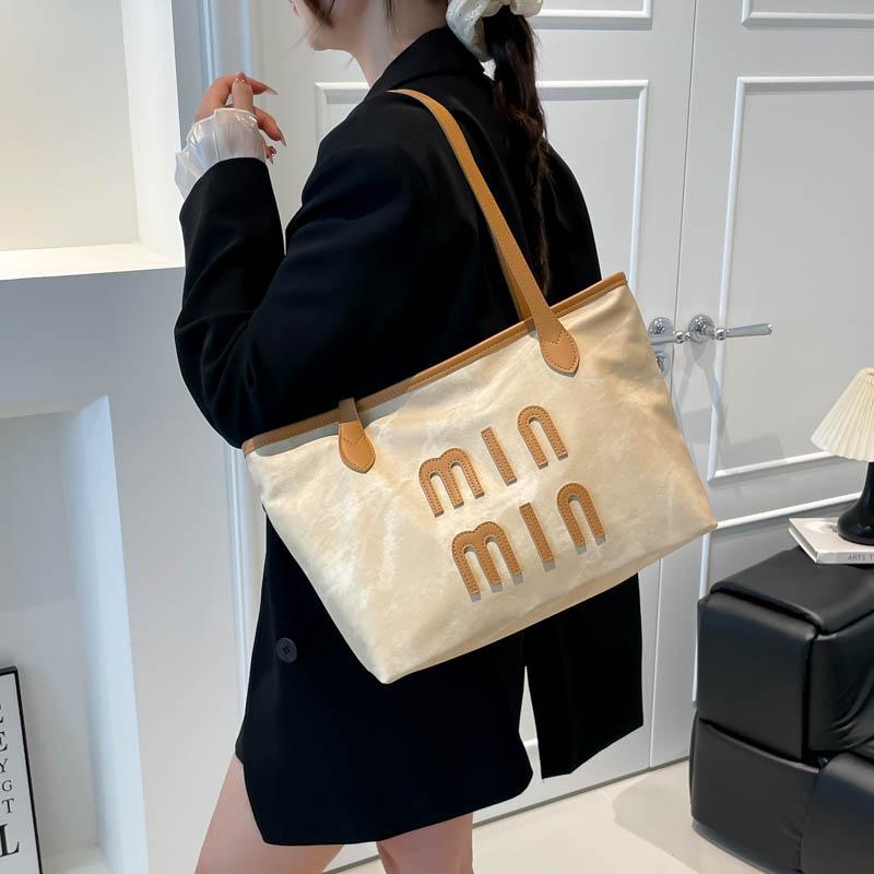 

Large Capacity Cute Casual Commute Tote Bag - Versatile Travel Shoulder Handbag 33x15x25 cm хакі/коричневий