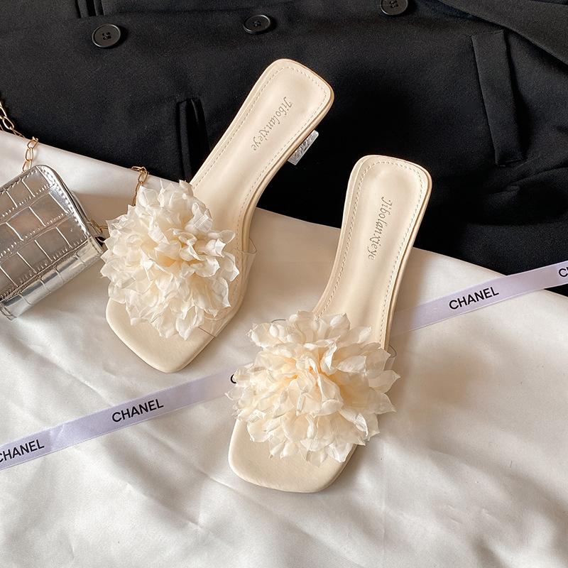 New flat-bottom design one-word slippers women wear new summer French small sandals fairy style sandals