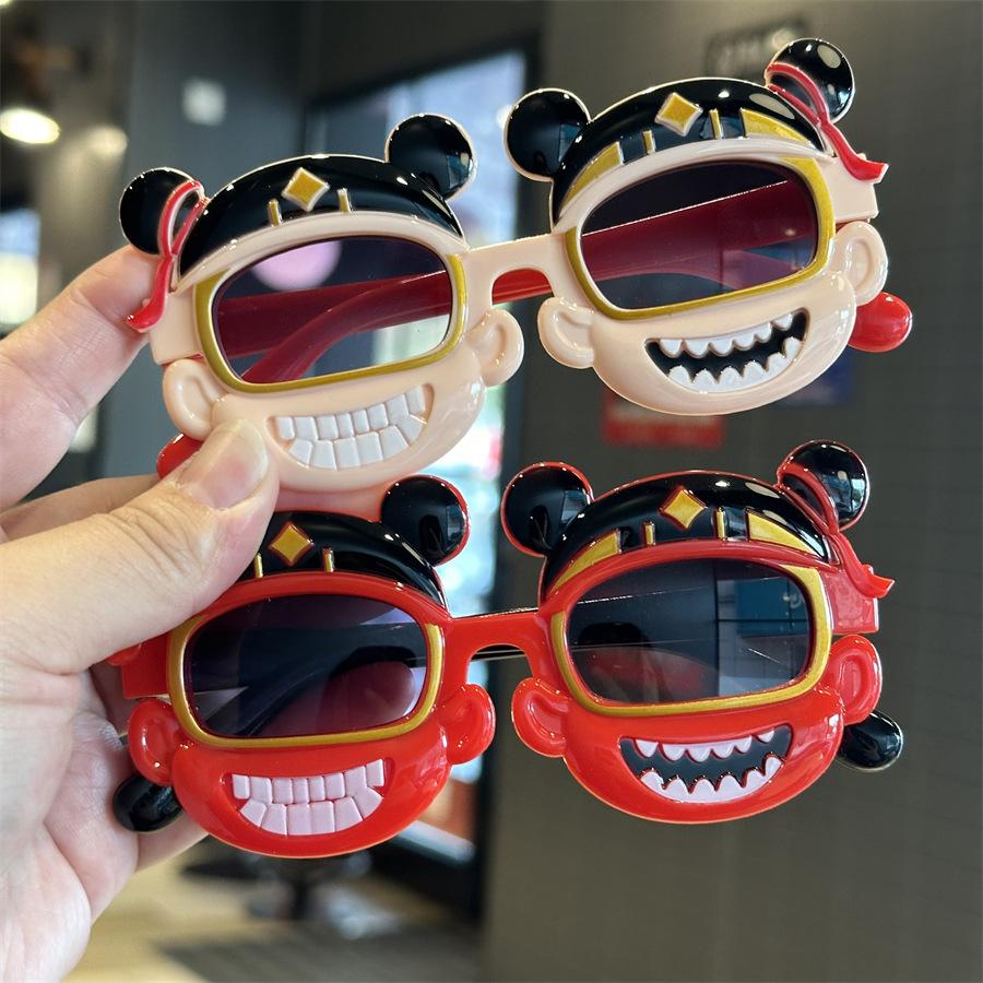 New cartoon-style children's sunglasses, cute baby sunglasses with UV protection, for boys and girls, perfect for taking stylish photos in a Chinese
