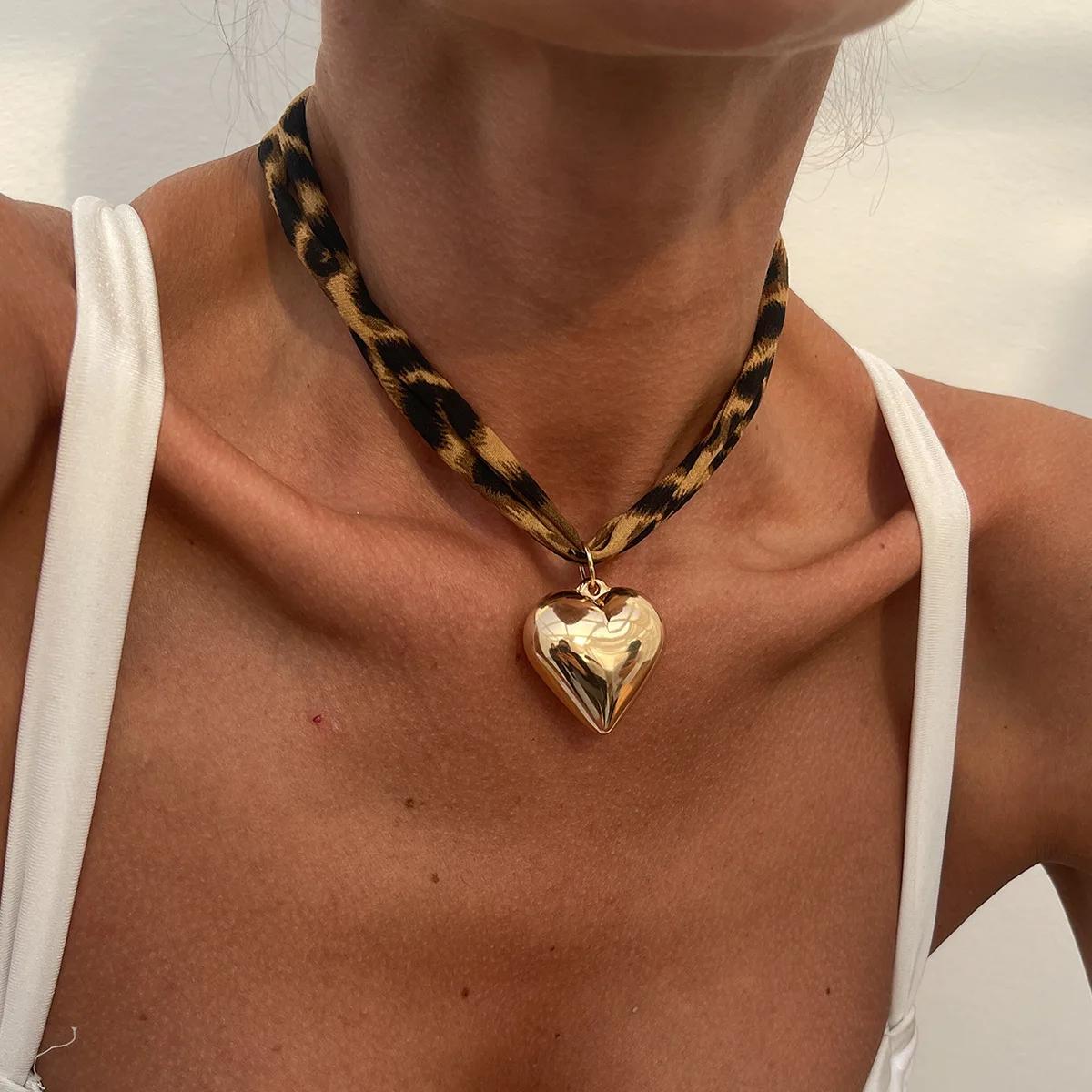 

Ocean Style Metal Conch Starfish Heart Pendant Necklace Women Sexy Leopard Print Cotton Choker Necklace Party New Jewelry