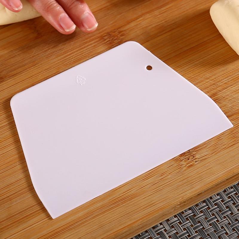 Plastic Flour Scrapers Scraper Baking Tools Dough Knife Cutters Flour Scraper Intestine Flour Scraper 2 Colors to Choose